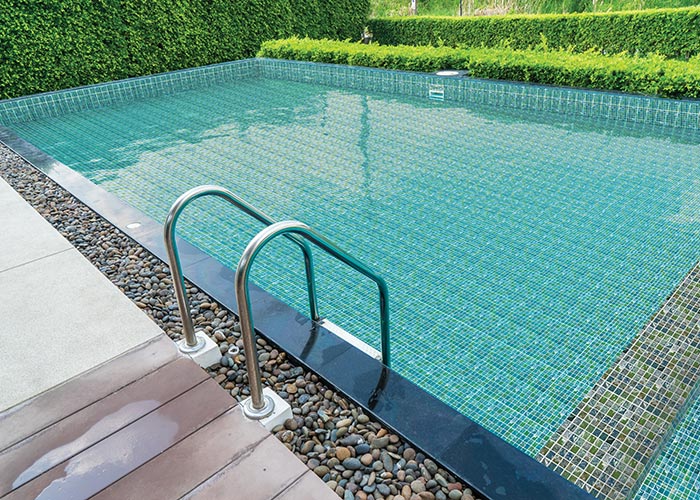 swimming-pool-safety-and-looks-with-tiles
