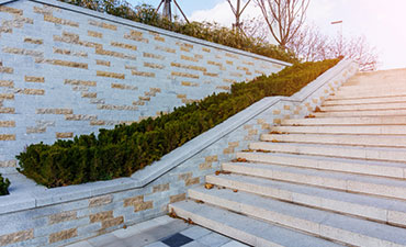How to avoid slippery accidents on stairs in rainy season